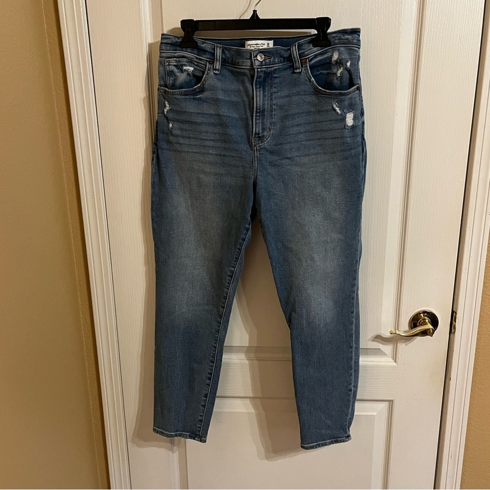 Women’s Abercrombie and Fitch The Super Skinny Ankle High Rise Jean